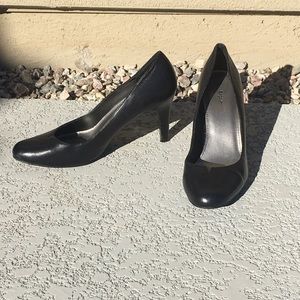 Apt 9 black heel size 8.5